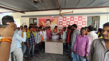 औंरी में भाजपा कार्यकर्ताओं का फूटा गुस्सा: पार्टी विरोधी नेता के खिलाफ निष्कासन की मांग को लेकर सांसद बघेल और जिलाध्यक्ष को ज्ञापन सौंपा ! औंरी में भाजपा कार्यकर्ताओं का फूटा गुस्सा: पार्टी विरोधी नेता के खिलाफ निष्कासन की मांग को लेकर सांसद बघेल और जिलाध्यक्ष को ज्ञापन सौंपा !