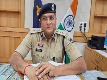 दुर्ग पुलिस में बड़ा फेरबदल: अंडा, उतई, बोरी और सुपेला थानों के प्रभारी बदले, 9 अधिकारियों के तबादले दुर्ग पुलिस में बड़ा फेरबदल: अंडा, उतई, बोरी और सुपेला थानों के प्रभारी बदले, 9 अधिकारियों के तबादले