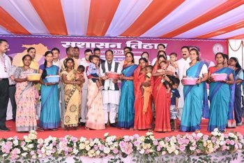 चौपाल लगाकर सुनी ग्रामीणों की समस्याएं,सुशासन तिहार जनविश्वास का माध्यम-मुख्यमंत्री विष्णु देव साय चौपाल लगाकर सुनी ग्रामीणों की समस्याएं,सुशासन तिहार जनविश्वास का माध्यम-मुख्यमंत्री विष्णु देव साय