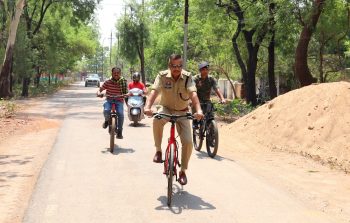 PM मोदी की अपील पर SP पहुंचे साइकिल से दफ्तर, कवर्धा SP धर्मेंद्र सिंह ने दिया ऊर्जा बचत का संदेश, लेकिन VIP कल्चर पर कब लगेगी ब्रेक ? PM मोदी की अपील पर SP पहुंचे साइकिल से दफ्तर, कवर्धा SP धर्मेंद्र सिंह ने दिया ऊर्जा बचत का संदेश, लेकिन VIP कल्चर पर कब लगेगी ब्रेक ?