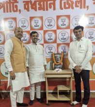 बंगाल में 4 माह तक डटे रहे छत्तीसगढ़ के नेता, बूथ मैनेजमेंट से लेकर जनसंपर्क तक निभाई अहम भूमिका ! भाजपा प्रदेश मंत्री जीतेन्द्र बोले -नमो-नितिन के नेतृत्व में तीन राज्यों में खिला कमल बंगाल में 4 माह तक डटे रहे छत्तीसगढ़ के नेता, बूथ मैनेजमेंट से लेकर जनसंपर्क तक निभाई अहम भूमिका ! भाजपा प्रदेश मंत्री जीतेन्द्र बोले -नमो-नितिन के नेतृत्व में तीन राज्यों में खिला कमल