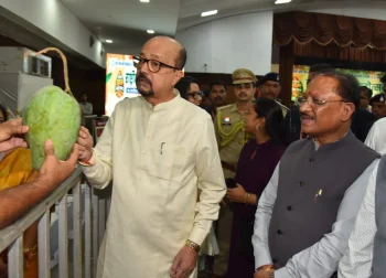 राष्ट्रीय आम महोत्सव का आगाज: 250 से अधिक किस्मों के आमों से सजा रायपुर, राज्यपाल ने बताईं ‘मैंगो टूरिज्म’ की संभावनाएं राष्ट्रीय आम महोत्सव का आगाज: 250 से अधिक किस्मों के आमों से सजा रायपुर, राज्यपाल ने बताईं ‘मैंगो टूरिज्म’ की संभावनाएं