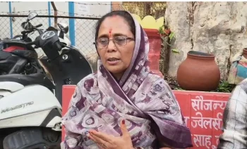 CG: पद्मश्री फूलबासन बाई के अपहरण की कोशिश नाकाम — फोटो के बहाने गाड़ी में बैठाया, पुलिस ने चेकिंग में बचाई जान CG: पद्मश्री फूलबासन बाई के अपहरण की कोशिश नाकाम — फोटो के बहाने गाड़ी में बैठाया, पुलिस ने चेकिंग में बचाई जान
