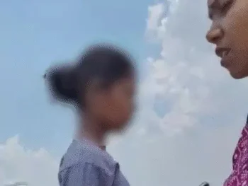 झारखंड में छत्तीसगढ़ की 35 युवतियां फंसी! कांकेर की 15 लड़कियां शामिल, वायरल वीडियो के बाद प्रशासन हरकत में झारखंड में छत्तीसगढ़ की 35 युवतियां फंसी! कांकेर की 15 लड़कियां शामिल, वायरल वीडियो के बाद प्रशासन हरकत में