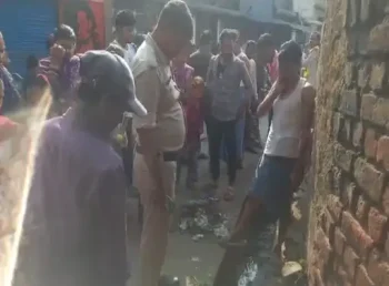 नाली में मिला नवजात का शव, इलाके में सनसनी: CCTV फुटेज खंगाल रही पुलिस, अस्पतालों-क्लीनिकों से जुटाई जा रही जानकारी नाली में मिला नवजात का शव, इलाके में सनसनी: CCTV फुटेज खंगाल रही पुलिस, अस्पतालों-क्लीनिकों से जुटाई जा रही जानकारी