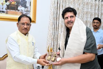 किसान हितैषी योजनाओं की गूंज दूसरे राज्यों तक, महाराष्ट्र ने लिया छत्तीसगढ़ मॉडल का जायजा,मुख्यमंत्री साय ने साझा किए सफलता के सूत्र ! महाराष्ट्र के विधायक बोले- किसानों के सशक्तिकरण का सफल उदाहरण है छत्तीसगढ़ मॉडल किसान हितैषी योजनाओं की गूंज दूसरे राज्यों तक, महाराष्ट्र ने लिया छत्तीसगढ़ मॉडल का जायजा,मुख्यमंत्री साय ने साझा किए सफलता के सूत्र ! महाराष्ट्र के विधायक बोले- किसानों के सशक्तिकरण का सफल उदाहरण है छत्तीसगढ़ मॉडल