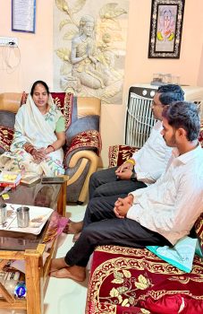 हार नहीं, लोकतंत्र की जीत: भाजपा प्रत्याशी सुरेन्द्र ने नवनिर्वाचित जनपद सदस्य उर्वशी को भगवद गीता और मिठाई देकर दी बधाई,बोले -राजनीति से ऊपर उठकर क्षेत्र के विकास के लिए करेंगे मिलकर काम हार नहीं, लोकतंत्र की जीत: भाजपा प्रत्याशी सुरेन्द्र ने नवनिर्वाचित जनपद सदस्य उर्वशी को भगवद गीता और मिठाई देकर दी बधाई,बोले -राजनीति से ऊपर उठकर क्षेत्र के विकास के लिए करेंगे मिलकर काम