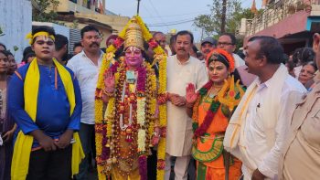 श्री श्री श्री मनिनम्मा सम्बरालु सीतला माता महोत्सव में उमड़ा आस्था का सैलाब, सांसद विजय बघेल ने की पूजा-अर्चना श्री श्री श्री मनिनम्मा सम्बरालु सीतला माता महोत्सव में उमड़ा आस्था का सैलाब, सांसद विजय बघेल ने की पूजा-अर्चना