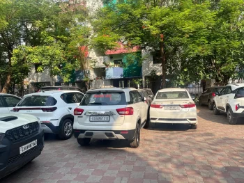 रायपुर में दिल्ली की चोरी की लग्जरी कारों का नेटवर्क बेनकाब, 25 से ज्यादा गाड़ियां खपाने की आशंका रायपुर में दिल्ली की चोरी की लग्जरी कारों का नेटवर्क बेनकाब, 25 से ज्यादा गाड़ियां खपाने की आशंका