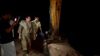 आधी रात रेत माफियाओं पर विधायक का छापा,अधिकारियों ने फोन नहीं उठाया तो विधायक ने संभाला मोर्चा!5 हाइवा और मशीन जब्त, अधिकारियों की कार्यशैली पर उठे सवाल आधी रात रेत माफियाओं पर विधायक का छापा,अधिकारियों ने फोन नहीं उठाया तो विधायक ने संभाला मोर्चा!5 हाइवा और मशीन जब्त, अधिकारियों की कार्यशैली पर उठे सवाल