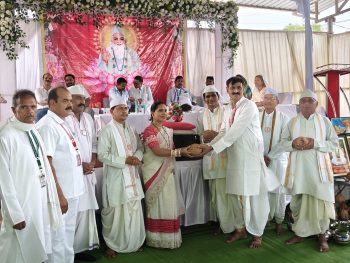 पतोरा में धूमधाम से मनाया गया संत कबीर साहेब का 628वां प्रकटोत्सव, भक्ति और समरसता का दिया संदेश पतोरा में धूमधाम से मनाया गया संत कबीर साहेब का 628वां प्रकटोत्सव, भक्ति और समरसता का दिया संदेश