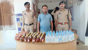 घोरारी में अवैध शराब पर पुलिस का शिकंजा, 153 बोतल शराब के साथ आरोपी गिरफ्तार घोरारी में अवैध शराब पर पुलिस का शिकंजा, 153 बोतल शराब के साथ आरोपी गिरफ्तार