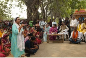 जन चौपाल में गूंजी महिला की फरियाद: मुख्यमंत्री के सामने TI पर लगाए गंभीर आरोप, तत्काल जांच के निर्देश जन चौपाल में गूंजी महिला की फरियाद: मुख्यमंत्री के सामने TI पर लगाए गंभीर आरोप, तत्काल जांच के निर्देश