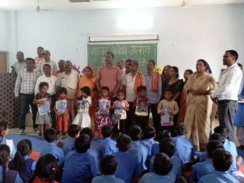 “फूल, तिलक और मिठाई से हुआ स्वागत… भरर स्कूल में नवप्रवेशी बच्चों के लिए यादगार बना शाला प्रवेश उत्सव” “फूल, तिलक और मिठाई से हुआ स्वागत… भरर स्कूल में नवप्रवेशी बच्चों के लिए यादगार बना शाला प्रवेश उत्सव”