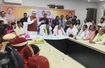 CM के स्वागत में चूक पर भड़के विधानसभा अध्यक्ष, मंच से अफसरों की लगाई क्लास, बोले -मुख्यमंत्री की गरिमा के अनुरूप नहीं थी व्यवस्था CM के स्वागत में चूक पर भड़के विधानसभा अध्यक्ष, मंच से अफसरों की लगाई क्लास, बोले -मुख्यमंत्री की गरिमा के अनुरूप नहीं थी व्यवस्था