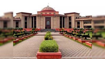 “पुलिस वसूली एजेंट नहीं बन सकती” : छत्तीसगढ़ हाईकोर्ट की सख्त टिप्पणी, 53 करोड़ होल्ड करने का आदेश रद्द “पुलिस वसूली एजेंट नहीं बन सकती” : छत्तीसगढ़ हाईकोर्ट की सख्त टिप्पणी, 53 करोड़ होल्ड करने का आदेश रद्द