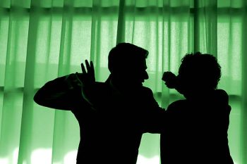 सिगरेट के विवाद ने लिया खूनी रूप : कैरम सेंटर में युवक का गला दबाकर हत्या का प्रयास, 6 आरोपी और 2 नाबालिग गिरफ्तार सिगरेट के विवाद ने लिया खूनी रूप : कैरम सेंटर में युवक का गला दबाकर हत्या का प्रयास, 6 आरोपी और 2 नाबालिग गिरफ्तार