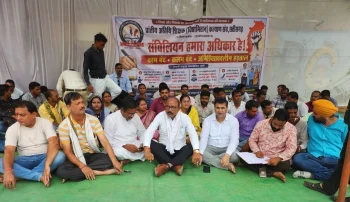 छत्तीसगढ़ में अतिथि शिक्षकों की अनिश्चितकालीन हड़ताल शुरू, संविलियन और समान वेतन की मांग पर 1,500 से ज्यादा शिक्षक आंदोलन पर छत्तीसगढ़ में अतिथि शिक्षकों की अनिश्चितकालीन हड़ताल शुरू, संविलियन और समान वेतन की मांग पर 1,500 से ज्यादा शिक्षक आंदोलन पर