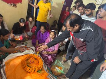 पंडवानी की अमर स्वर सम्राज्ञी तीजन बाई को सांसद विजय बघेल की भावभीनी श्रद्धांजलि, कहा— उनकी कला और आवाज़ सदैव अमर रहेगी पंडवानी की अमर स्वर सम्राज्ञी तीजन बाई को सांसद विजय बघेल की भावभीनी श्रद्धांजलि, कहा— उनकी कला और आवाज़ सदैव अमर रहेगी
