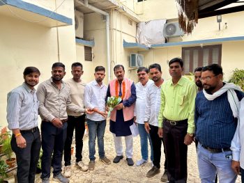 भाजयुमो जामगांव आर की नई कार्यकारिणी ने सांसद विजय बघेल व जिलाध्यक्ष सुरेंद्र कौशिक से लिया आशीर्वाद भाजयुमो जामगांव आर की नई कार्यकारिणी ने सांसद विजय बघेल व जिलाध्यक्ष सुरेंद्र कौशिक से लिया आशीर्वाद