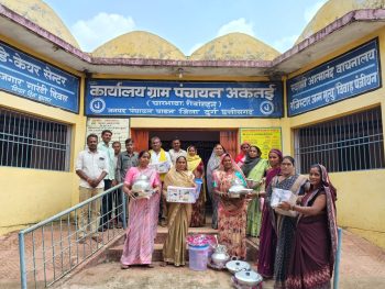 अकतई पंचायत की पहल: तीन आंगनबाड़ी केंद्रों को मिली रसोई सामग्री, बच्चों के पोषण को मिलेगा बढ़ावा अकतई पंचायत की पहल: तीन आंगनबाड़ी केंद्रों को मिली रसोई सामग्री, बच्चों के पोषण को मिलेगा बढ़ावा