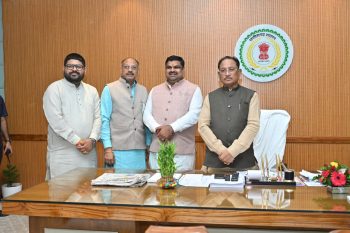 मुख्यमंत्री विष्णु देव साय को विशाल बोल बम कांवर यात्रा का न्योता,भाजपा प्रदेश मंत्री जितेन्द्र वर्मा ने विधानसभा में मुख्यमंत्री से की भेंट मुख्यमंत्री विष्णु देव साय को विशाल बोल बम कांवर यात्रा का न्योता,भाजपा प्रदेश मंत्री जितेन्द्र वर्मा ने विधानसभा में मुख्यमंत्री से की भेंट