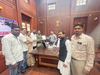 दुर्ग जिला सरपंच संघ ने कलेक्टर को सौंपा 17 सूत्रीय मांगपत्र, पंचायतों को अधिक अधिकार और वित्तीय सशक्तिकरण की उठाई मांग-30 दिन में मांगें पूरी नहीं हुईं तो होगा प्रदर्शन दुर्ग जिला सरपंच संघ ने कलेक्टर को सौंपा 17 सूत्रीय मांगपत्र, पंचायतों को अधिक अधिकार और वित्तीय सशक्तिकरण की उठाई मांग-30 दिन में मांगें पूरी नहीं हुईं तो होगा प्रदर्शन