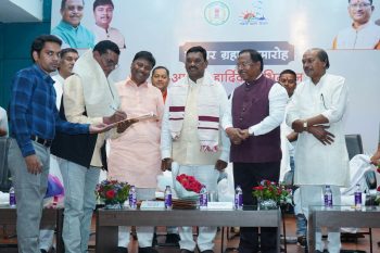 रायपुर में छत्तीसगढ़ मधुआ कल्याण बोर्ड के नवनियुक्त अध्यक्ष व सदस्यों ने संभाला पदभार,आनंद निषाद ने अध्यक्ष एवं नेतराम निषाद ने सदस्य के रूप में ग्रहण किया पदभार- विकास के नए संकल्प के साथ हुई शुरुआत रायपुर में छत्तीसगढ़ मधुआ कल्याण बोर्ड के नवनियुक्त अध्यक्ष व सदस्यों ने संभाला पदभार,आनंद निषाद ने अध्यक्ष एवं नेतराम निषाद ने सदस्य के रूप में ग्रहण किया पदभार- विकास के नए संकल्प के साथ हुई शुरुआत