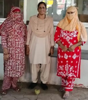 रायपुर में हनीट्रैप का सनसनीखेज मामला: नशीला पदार्थ पिलाकर बनाई अश्लील तस्वीरें, 6 महीने में 2.17 लाख की ब्लैकमेलिंग, दो महिलाएं गिरफ्तार रायपुर में हनीट्रैप का सनसनीखेज मामला: नशीला पदार्थ पिलाकर बनाई अश्लील तस्वीरें, 6 महीने में 2.17 लाख की ब्लैकमेलिंग, दो महिलाएं गिरफ्तार