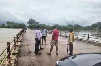 पाटन एसडीएम उत्तम ध्रुव बाढ़ प्रभावित गांवों में पहुंचे, हालात का लिया जायजा,ग्रामीणों को सतर्क रहने की अपील पाटन एसडीएम उत्तम ध्रुव बाढ़ प्रभावित गांवों में पहुंचे, हालात का लिया जायजा,ग्रामीणों को सतर्क रहने की अपील