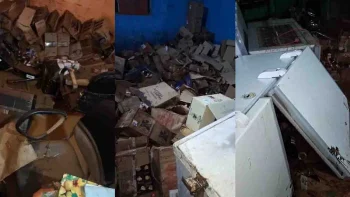 जशपुर में बाढ़ बनी ‘ग्राहक’! शराब दुकान में घुसा नदी का पानी, पूरा स्टॉक तबाह जशपुर में बाढ़ बनी ‘ग्राहक’! शराब दुकान में घुसा नदी का पानी, पूरा स्टॉक तबाह