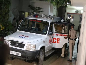 CG: 70 लाख की हाई-प्रोफाइल चोरी का 12 घंटे में खुलासा, घर का रसोइया ही निकला मास्टरमाइंड CG: 70 लाख की हाई-प्रोफाइल चोरी का 12 घंटे में खुलासा, घर का रसोइया ही निकला मास्टरमाइंड