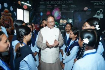 शाला प्रवेशोत्सव में मुख्यमंत्री की बड़ी घोषणाएं: दुर्ग को मिली 4 नई सौगात, बोले- नई पीढ़ी का भविष्य संवारना सरकार की सबसे बड़ी जिम्मेदारी शाला प्रवेशोत्सव में मुख्यमंत्री की बड़ी घोषणाएं: दुर्ग को मिली 4 नई सौगात, बोले- नई पीढ़ी का भविष्य संवारना सरकार की सबसे बड़ी जिम्मेदारी