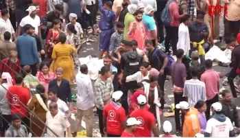 पुरी रथयात्रा में बड़ा हादसा: भीड़ के बीच दम घुटने से 2 श्रद्धालुओं की मौत, 150 से ज्यादा अस्पताल में भर्ती पुरी रथयात्रा में बड़ा हादसा: भीड़ के बीच दम घुटने से 2 श्रद्धालुओं की मौत, 150 से ज्यादा अस्पताल में भर्ती