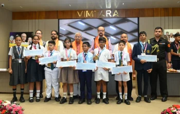 राष्ट्रीय उत्कृष्टता सम्मान समारोह में मेधावी विद्यार्थियों का सम्मान, राज्यपाल रमेन डेका बोले -मोबाइल और डिजिटल एडिक्शन से बचें, AI मानव बुद्धि का विकल्प नहीं: राष्ट्रीय उत्कृष्टता सम्मान समारोह में मेधावी विद्यार्थियों का सम्मान, राज्यपाल रमेन डेका बोले -मोबाइल और डिजिटल एडिक्शन से बचें, AI मानव बुद्धि का विकल्प नहीं: