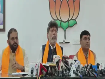 कांग्रेस छात्रों के आंदोलन को राजनीतिक रंग देकर देश में अराजकता फैलाना चाहती है: किरण सिंह देव कांग्रेस छात्रों के आंदोलन को राजनीतिक रंग देकर देश में अराजकता फैलाना चाहती है: किरण सिंह देव