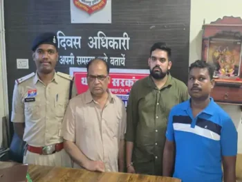 बिलासपुर सर्पदंश मुआवजा घोटाला: 17 गिरफ्तार, डॉक्टर-पुलिसकर्मी-तहसील कर्मचारी गठजोड़ बेनकाब; 17.24 करोड़ की फर्जी निकासी की जांच तेज बिलासपुर सर्पदंश मुआवजा घोटाला: 17 गिरफ्तार, डॉक्टर-पुलिसकर्मी-तहसील कर्मचारी गठजोड़ बेनकाब; 17.24 करोड़ की फर्जी निकासी की जांच तेज