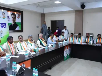 मानसून सत्र में अविश्वास प्रस्ताव की तैयारी में कांग्रेस, नकटी विवाद, कानून-व्यवस्था और किसानों के मुद्दे पर सरकार को घेरने की रणनीति मानसून सत्र में अविश्वास प्रस्ताव की तैयारी में कांग्रेस, नकटी विवाद, कानून-व्यवस्था और किसानों के मुद्दे पर सरकार को घेरने की रणनीति