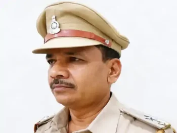 अरकार शराब दुकान मामले में आबकारी SI आशाराम शाक्य निलंबित, सहायक जिला आबकारी अधिकारी की भूमिका भी जांच में अरकार शराब दुकान मामले में आबकारी SI आशाराम शाक्य निलंबित, सहायक जिला आबकारी अधिकारी की भूमिका भी जांच में
