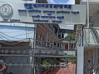 लॉकडाउन में अवैध शराब सप्लाई करने वाला ट्रक जब्त, ढेबर के कहने पर ट्रक से बार-होटलों में पहुंचाई गई;वाहन कारोबारी मित्तल के नाम पर-शराब घोटाले की जांच में EOW-ACB की बड़ी कार्रवाई लॉकडाउन में अवैध शराब सप्लाई करने वाला ट्रक जब्त, ढेबर के कहने पर ट्रक से बार-होटलों में पहुंचाई गई;वाहन कारोबारी मित्तल के नाम पर-शराब घोटाले की जांच में EOW-ACB की बड़ी कार्रवाई