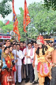 हर-हर महादेव के जयघोष से शिवमय हुआ कबीरधाम, उपमुख्यमंत्री विजय शर्मा हजारों श्रद्धालुओं संग भोरमदेव पदयात्रा में शामिल हर-हर महादेव के जयघोष से शिवमय हुआ कबीरधाम, उपमुख्यमंत्री विजय शर्मा हजारों श्रद्धालुओं संग भोरमदेव पदयात्रा में शामिल