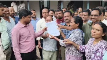अस्पताल विवाद ने पकड़ा तूल: डॉक्टर-नर्सों से अभद्रता पर आदिवासी समाज का अल्टीमेटम, एट्रोसिटी एक्ट में कार्रवाई की मांग अस्पताल विवाद ने पकड़ा तूल: डॉक्टर-नर्सों से अभद्रता पर आदिवासी समाज का अल्टीमेटम, एट्रोसिटी एक्ट में कार्रवाई की मांग