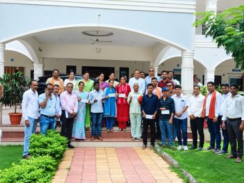 सांसद विजय बघेल की जनसंपर्क निधि से जरूरतमंदों को मिली आर्थिक सहायता, रजनी विजय बघेल ने वितरित किए सहायता राशि के चेक सांसद विजय बघेल की जनसंपर्क निधि से जरूरतमंदों को मिली आर्थिक सहायता, रजनी विजय बघेल ने वितरित किए सहायता राशि के चेक