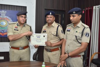 “बिग ब्रेकिंग : पाटन अनुभाग के चार थाना प्रभारियों का सम्मान, उत्कृष्ट पुलिसिंग के लिए SSP विजय अग्रवाल ने दिए प्रशस्ति पत्र” “बिग ब्रेकिंग : पाटन अनुभाग के चार थाना प्रभारियों का सम्मान, उत्कृष्ट पुलिसिंग के लिए SSP विजय अग्रवाल ने दिए प्रशस्ति पत्र”