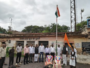 जामगांव आर सोसायटी में भगवान सिंह चंद्राकर एवं जिला सहकारी बैंक में जनपद सदस्य रामकुमार चंद्राकर ने तिरंगा फहराया, कालेज में प्राचार्य ने ध्वज ध्वज को सलामी दी जामगांव आर सोसायटी में भगवान सिंह चंद्राकर एवं जिला सहकारी बैंक में जनपद सदस्य रामकुमार चंद्राकर ने तिरंगा फहराया, कालेज में प्राचार्य ने ध्वज ध्वज को सलामी दी