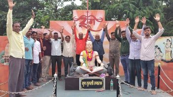 बेल्हारी में युग तुलसी स्मारक पर गूंजे संत तुलसीदास के जयकारे, श्रद्धापूर्वक मनाई गोस्वामी जी की जन्मजयंती बेल्हारी में युग तुलसी स्मारक पर गूंजे संत तुलसीदास के जयकारे, श्रद्धापूर्वक मनाई गोस्वामी जी की जन्मजयंती
