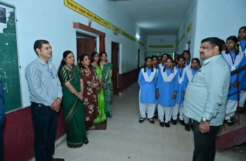 तर्रीघाट हाई स्कूल पहुंचे शिक्षा मंत्री गजेन्द्र यादव, विद्यार्थियों से संवाद कर पढ़ाई के लिए किया प्रेरित तर्रीघाट हाई स्कूल पहुंचे शिक्षा मंत्री गजेन्द्र यादव, विद्यार्थियों से संवाद कर पढ़ाई के लिए किया प्रेरित