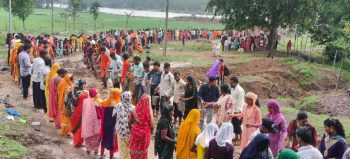 सावन के अंतिम सोमवार को कौही में लगा शिवभक्तों का मेला, विशाल मानव श्रृंखला बनाकर भक्तों ने किया शिवलिंग का जलाभिषेक सावन के अंतिम सोमवार को कौही में लगा शिवभक्तों का मेला, विशाल मानव श्रृंखला बनाकर भक्तों ने किया शिवलिंग का जलाभिषेक