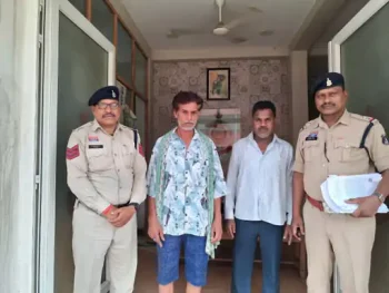 फर्जी पहचान से संयुक्त कृषि भूमि की रजिस्ट्री: भाई की जगह दूसरे को खड़ा कर 1.23 हेक्टेयर जमीन बेचने का आरोप, दो गिरफ्तार-ग्राम कुम्हली का मामला फर्जी पहचान से संयुक्त कृषि भूमि की रजिस्ट्री: भाई की जगह दूसरे को खड़ा कर 1.23 हेक्टेयर जमीन बेचने का आरोप, दो गिरफ्तार-ग्राम कुम्हली का मामला