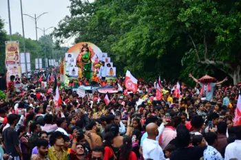 भिलाई में निकली जबर हरेली रैली: गेड़ी, पंथी और सुआ नृत्य ने बांधा समां, छत्तीसगढ़ी महतारी और किसानों की झांकियां रहीं आकर्षण भिलाई में निकली जबर हरेली रैली: गेड़ी, पंथी और सुआ नृत्य ने बांधा समां, छत्तीसगढ़ी महतारी और किसानों की झांकियां रहीं आकर्षण